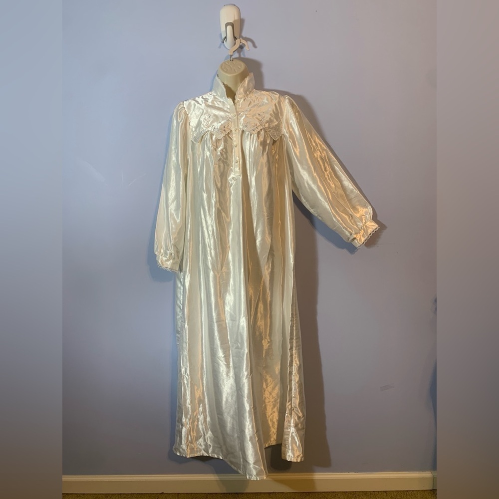 Elise Stevens white shiny long maxi Satin Nightgown long sleeve embroidered Med